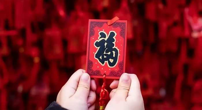 龙年本命迎吉祥：中国传统穿红习俗与无春年特殊风俗解读
